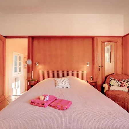 Les Iles D'or ゲストハウス 4*